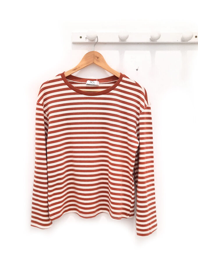 Camiseta a rayas teja y crudo Brenna