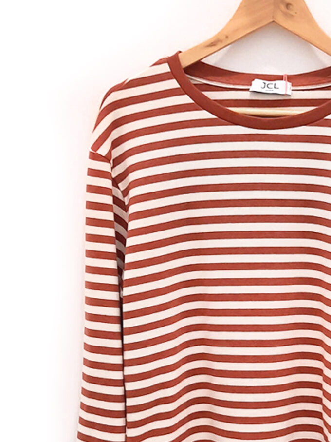 Camiseta a rayas teja y crudo Brenna