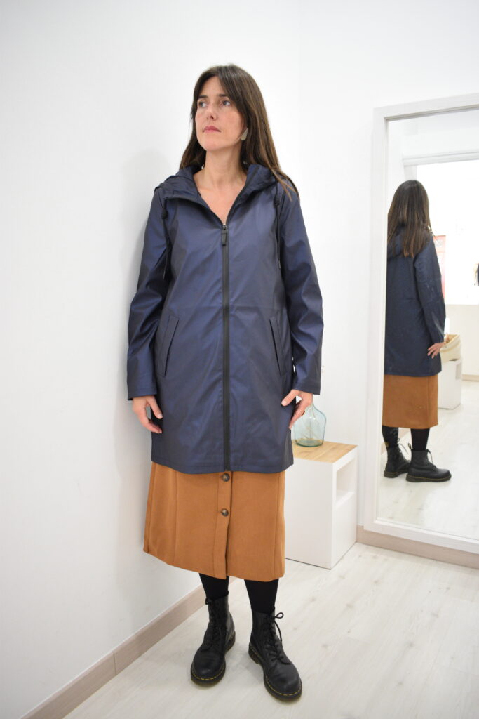 <span class="new">BERRIA/NEW</span> Chubasquero azul marino Ura