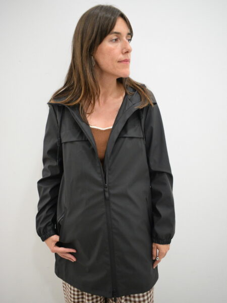 <span class="new">BERRIA/NEW</span>  Chubasquero negro Enbata