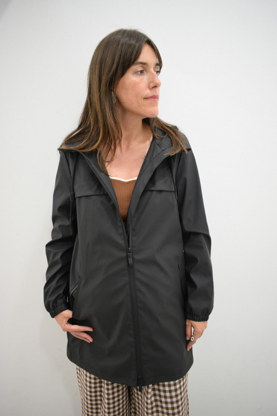 <span class="new">BERRIA/NEW</span>  Chubasquero negro Enbata