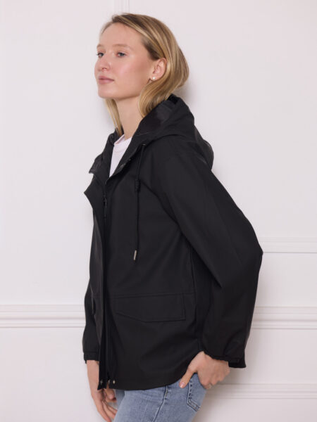 <span class="new">BERRIA/NEW</span>  Chubasquero negro Elur