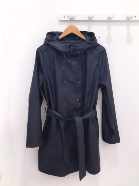 <span class="new">BERRIA/NEW</span>  Chubasquero azul marino Xirimiri