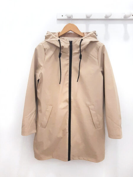 <span class="new">BERRIA/NEW</span>  Chubasquero beige Ura