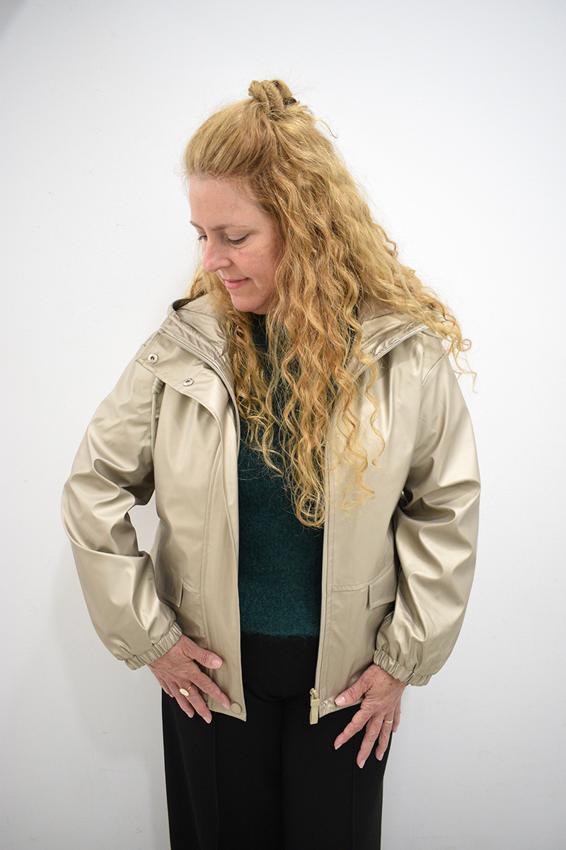 BERRIA/NEW Chubasquero champán Elur 3 BERRIA/NEW Chubasquero champán Elur - Imagen 2