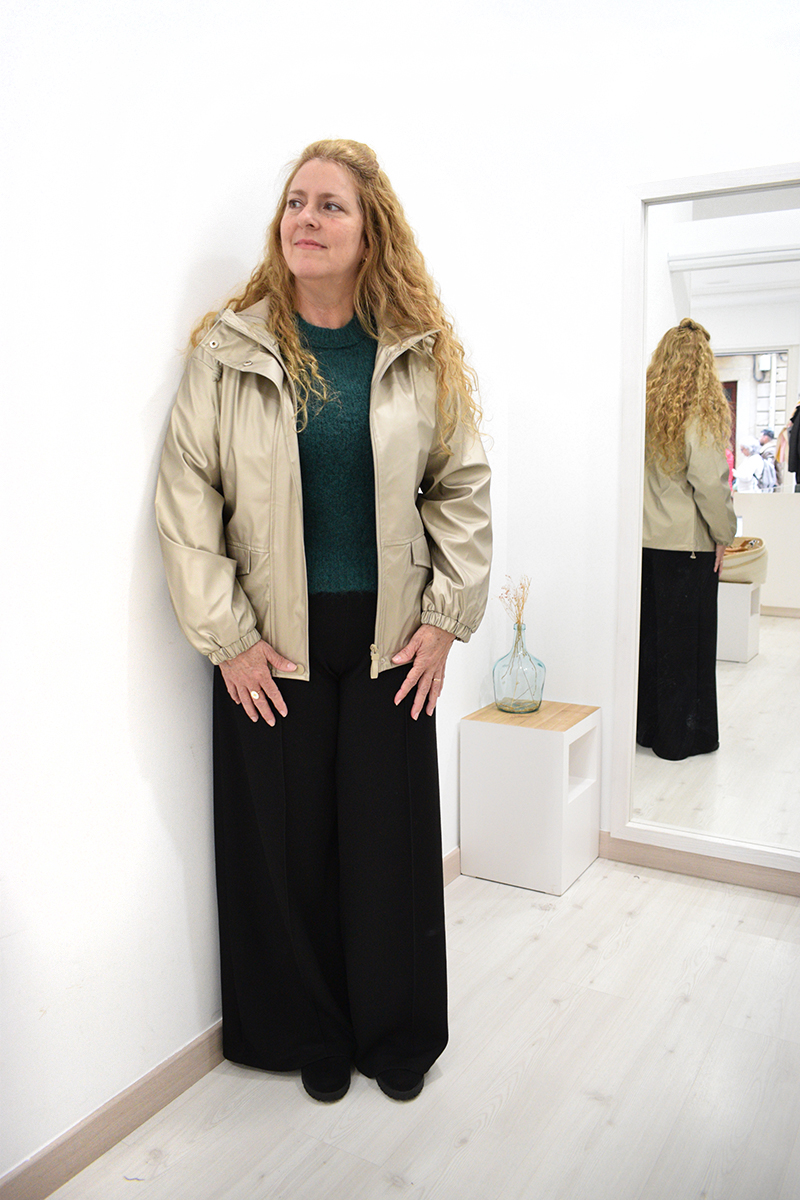 BERRIA/NEW Chubasquero champán Elur 4 BERRIA/NEW Chubasquero champán Elur - Imagen 3