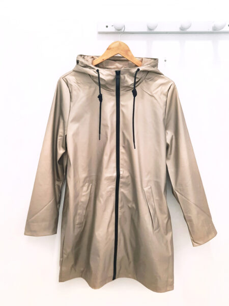 <span class="new">BERRIA/NEW</span>  Chubasquero champán Ura