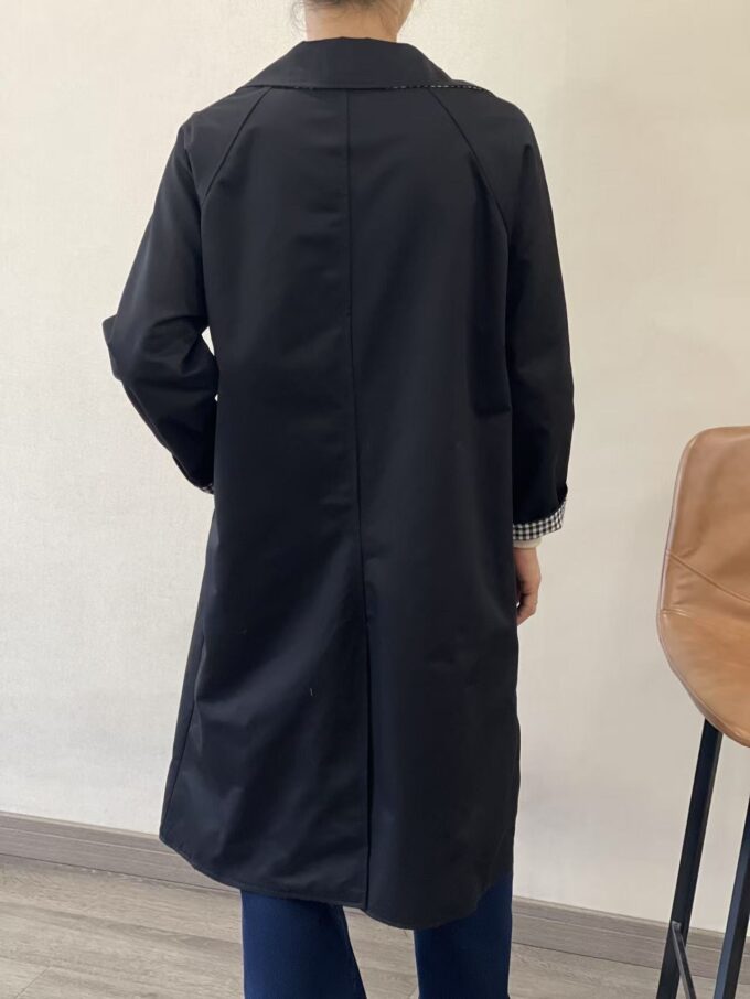 BERRIA/NEW Gabardina negra reversible Helene - Imagen 5