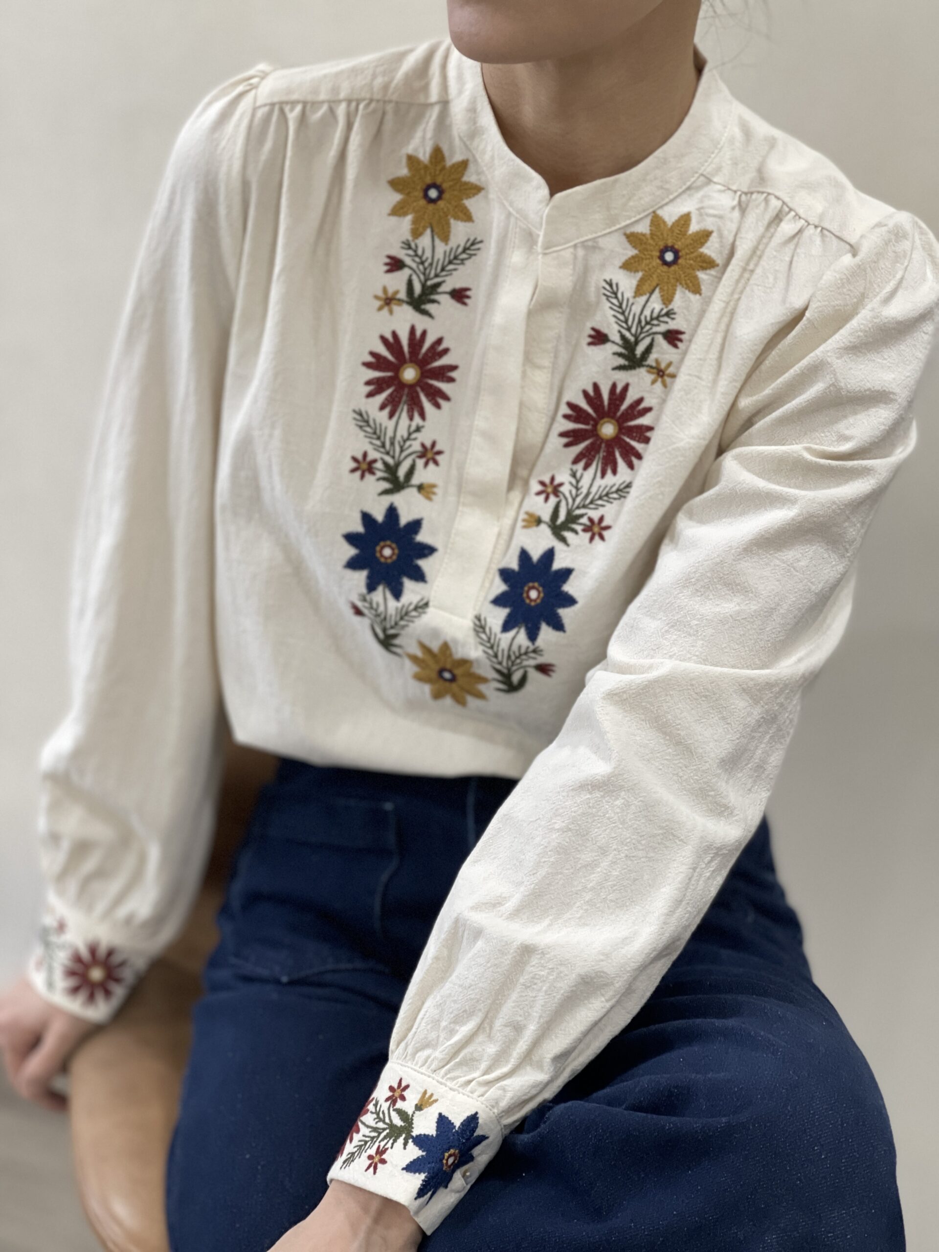 BERRIA/NEW Camisa bordada color crudo Delphine 5 BERRIA/NEW Camisa bordada color crudo Delphine - Imagen 4