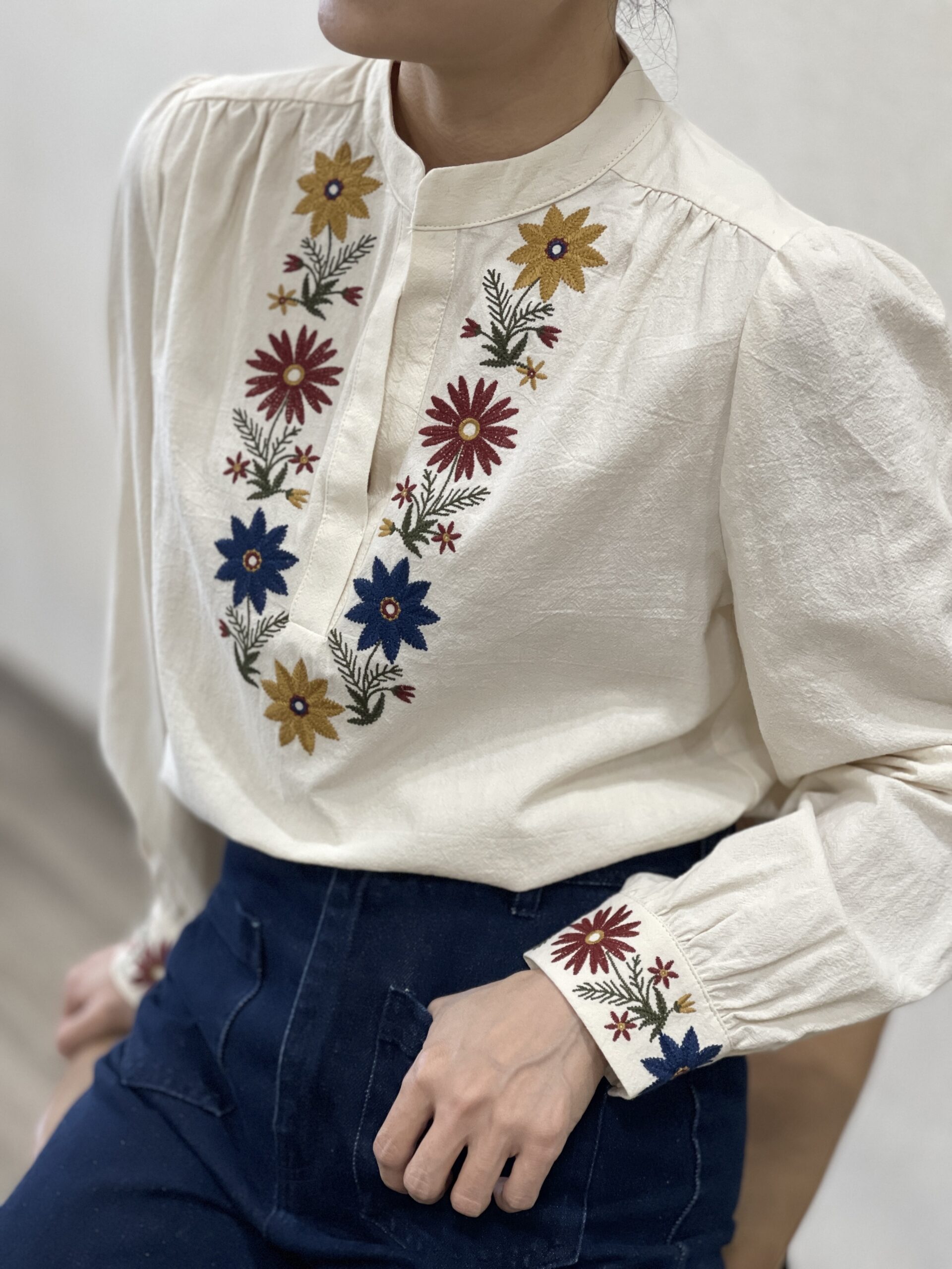 BERRIA/NEW Camisa bordada color crudo Delphine 4 BERRIA/NEW Camisa bordada color crudo Delphine - Imagen 3