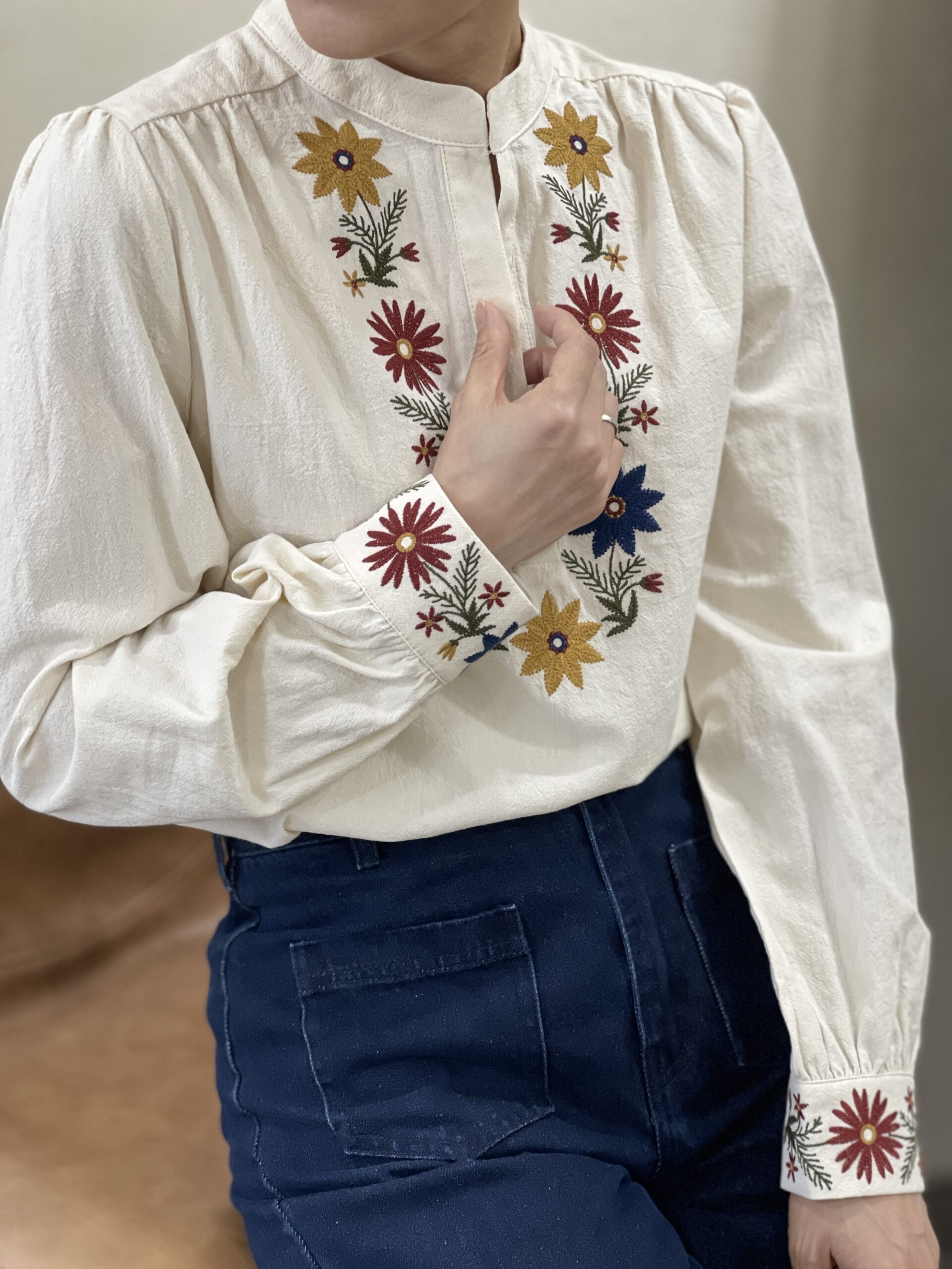 BERRIA/NEW Camisa bordada color crudo Delphine 6 BERRIA/NEW Camisa bordada color crudo Delphine - Imagen 5