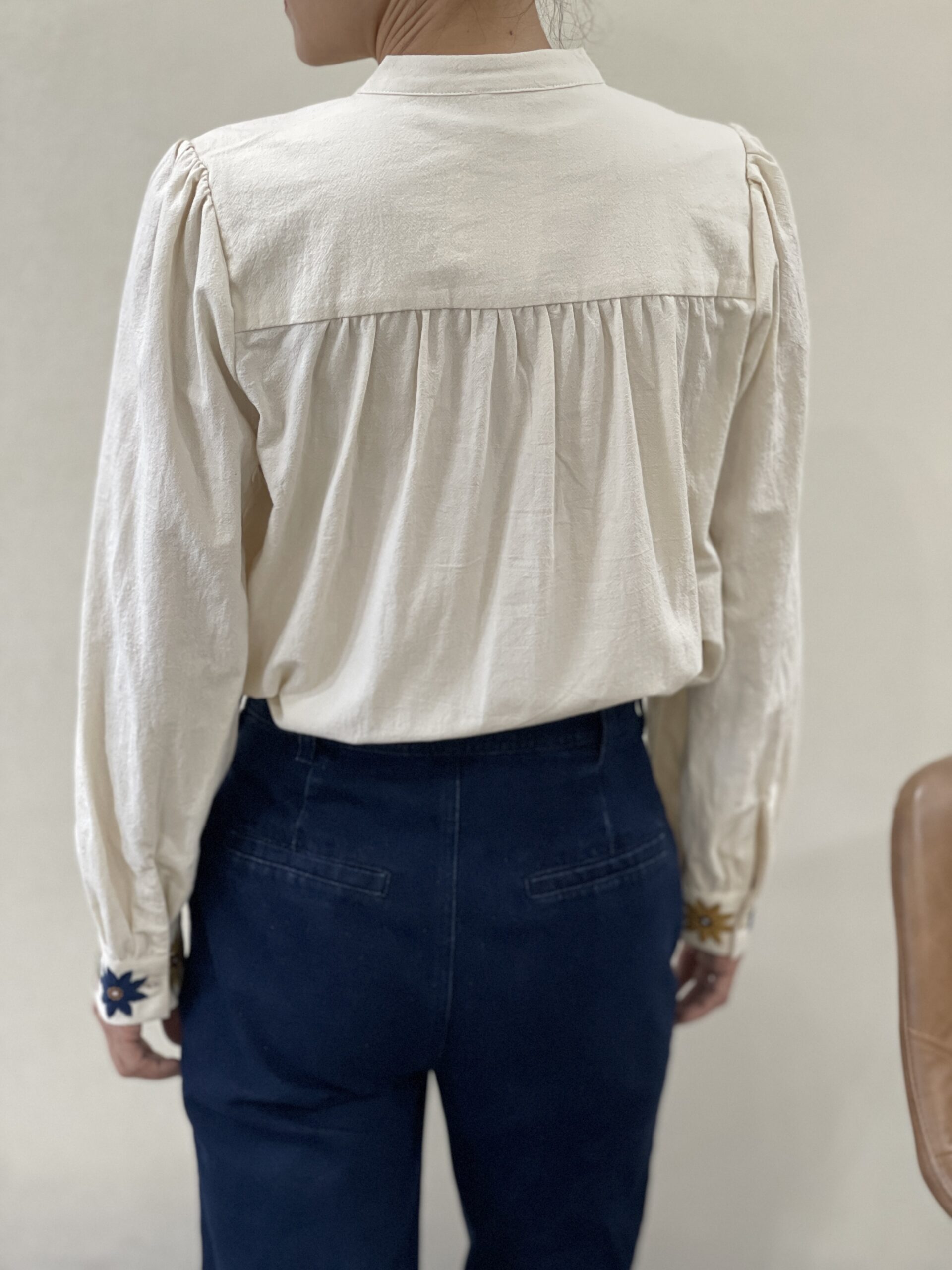 BERRIA/NEW Camisa bordada color crudo Delphine 7 BERRIA/NEW Camisa bordada color crudo Delphine - Imagen 6