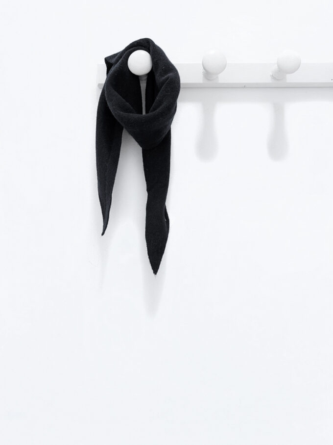 bufanda palme hiruki negro detalle