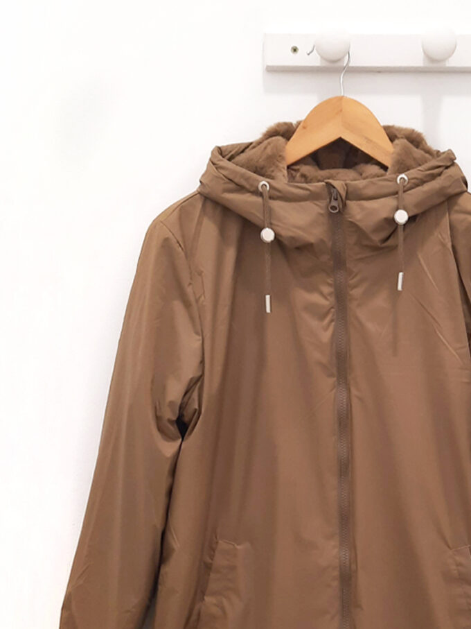 Chubasquero beige Tanta capucha