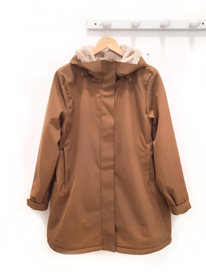 BERRIA/NEW Chubasquero camel Caspian