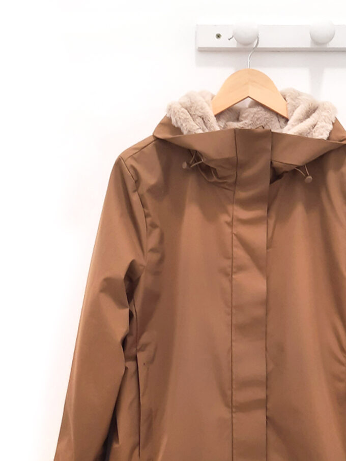 Chubasquero camel Caspian forro pelo