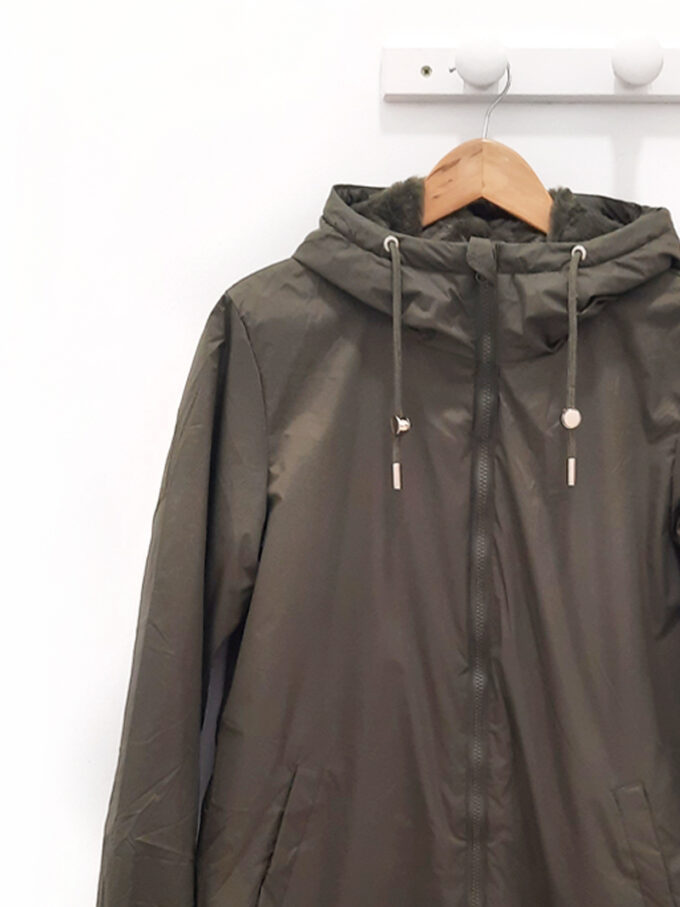 Chubasquero caqui Tanta capucha