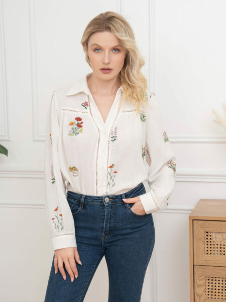 <span class="new">BERRIA/NEW</span>  Camisa floreada color crudo Megumi