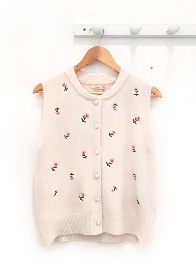 Inicio 4 Chaleco floreado crudo Vera botonera