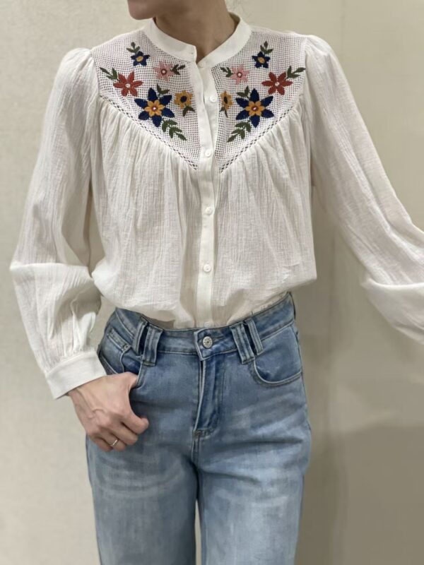 <span class="new">BERRIA/NEW</span> Camisa bordada color crudo Sandra