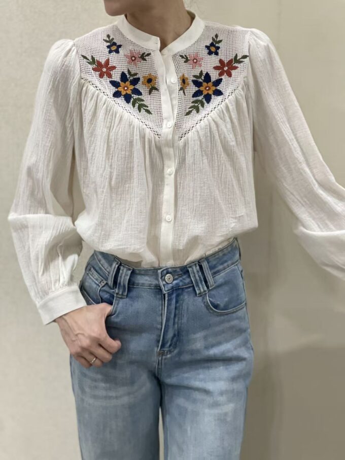 Inicio 7 <span class="new">BERRIA/NEW</span> Camisa bordada color crudo Sandra