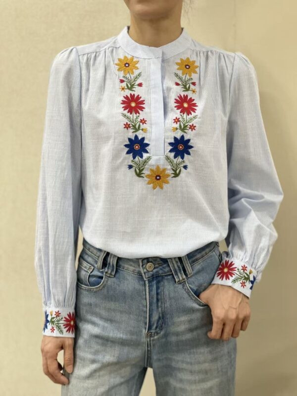 <span class="new">BERRIA/NEW</span> Camisa bordada azul Delphine