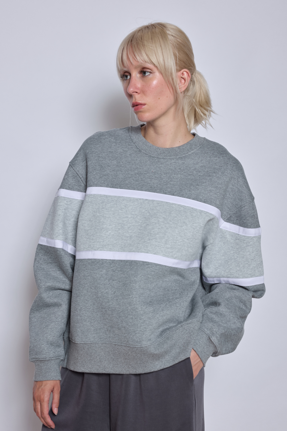 <span class="new">BERRIA/NEW</span> Sudadera gris Maren 3 <span class="new">BERRIA/NEW</span> Sudadera gris Maren - Imagen 2