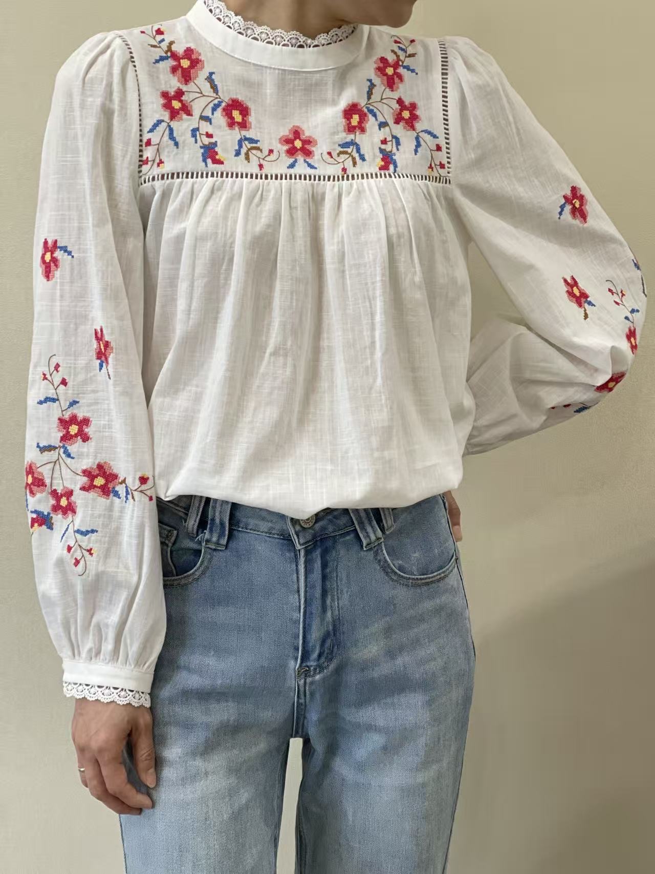 <span class="new">BERRIA/NEW</span> Blusa bordada blanca Mía 4 <span class="new">BERRIA/NEW</span> Blusa bordada blanca Mía - Imagen 3