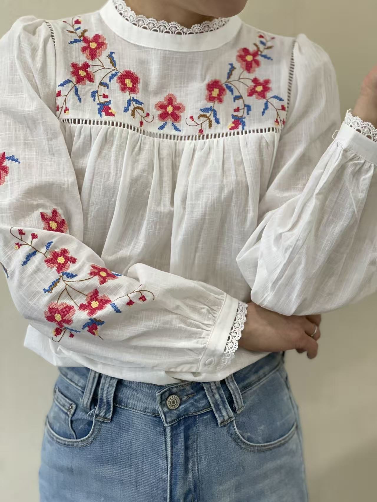 <span class="new">BERRIA/NEW</span> Blusa bordada blanca Mía 5 <span class="new">BERRIA/NEW</span> Blusa bordada blanca Mía - Imagen 4