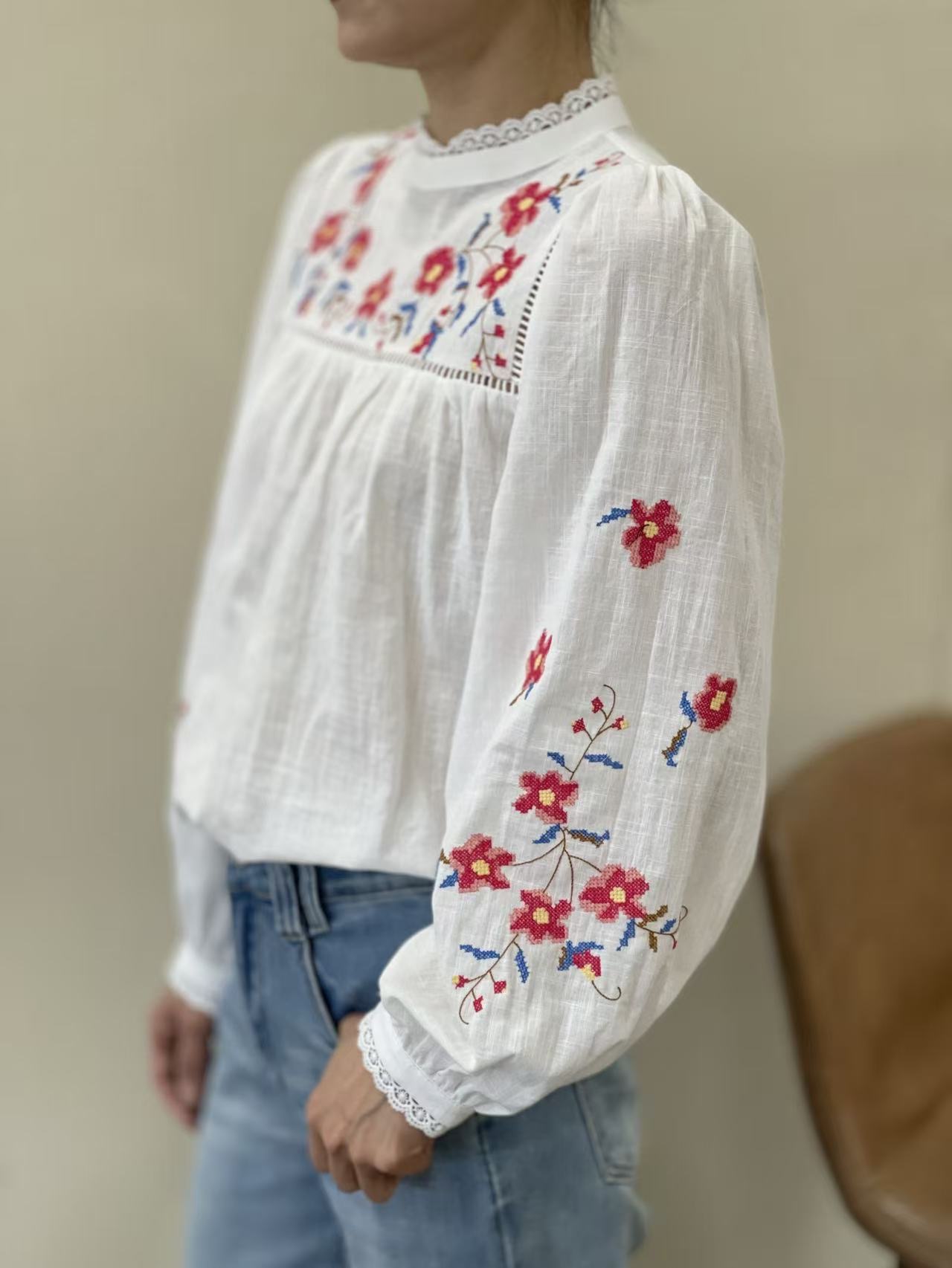 <span class="new">BERRIA/NEW</span> Blusa bordada blanca Mía 6 <span class="new">BERRIA/NEW</span> Blusa bordada blanca Mía - Imagen 5