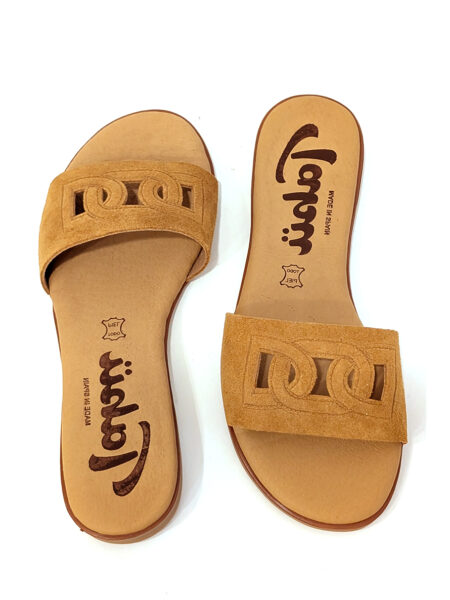 Sandalia de cuero camel Arrastu fabricada en España
