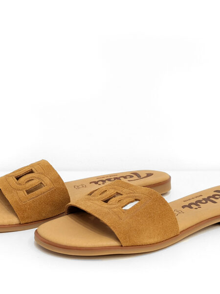 Sandalia de cuero camel Arrastu fabricada en España