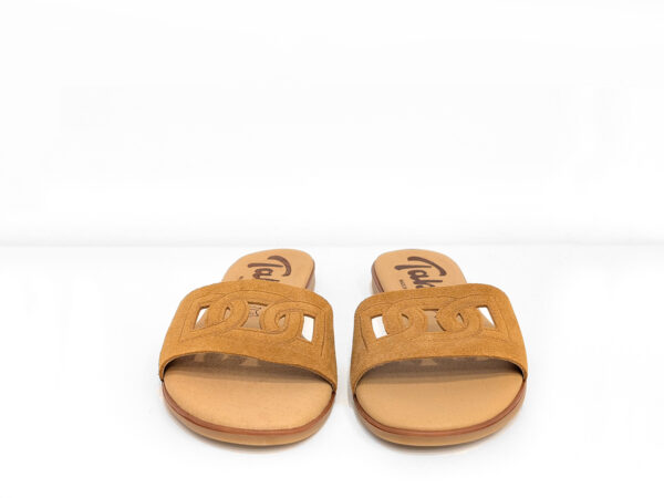 Sandalia de cuero camel Arrastu fabricada en España