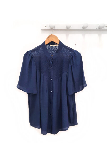 Blusa azul marino Lisa escote calado