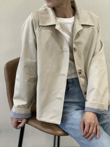 Cazadora color crudo Reiko