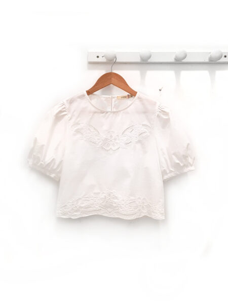 Blusa blanca Kiana cuello redondo