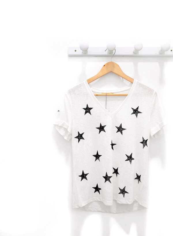 <span class="new">BERRIA/NEW</span> Camiseta blanca con estrellas Lur