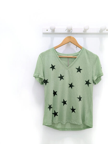 <span class="new">BERRIA/NEW</span> Camiseta verde con estrellas Lur