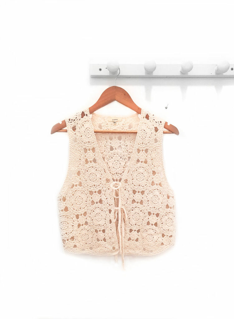 Chaleco-de-ganchillo-beige-Carles