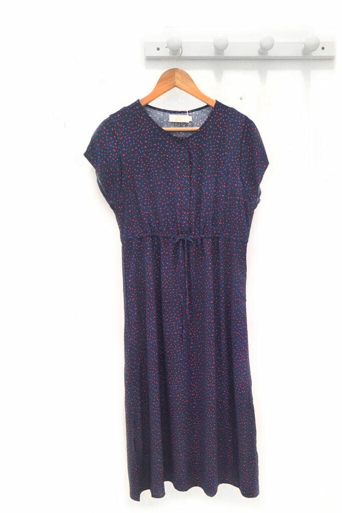 Vestido-estampado-azul-y-rojo-Wesley