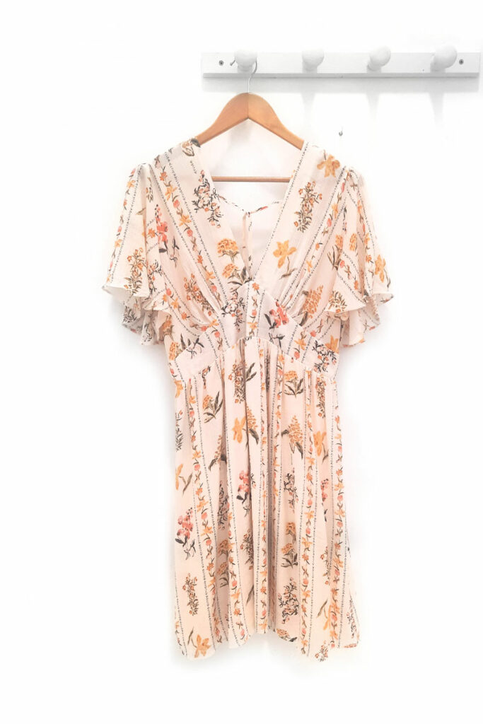 Vestido estampado de flores y cuello en pico amarillo Lier