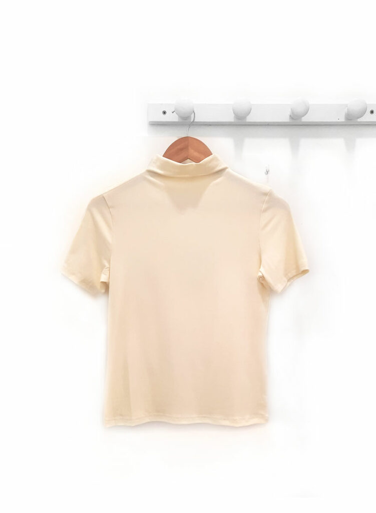 Camiseta-de-manga-corta-tono-crudo-Goretti