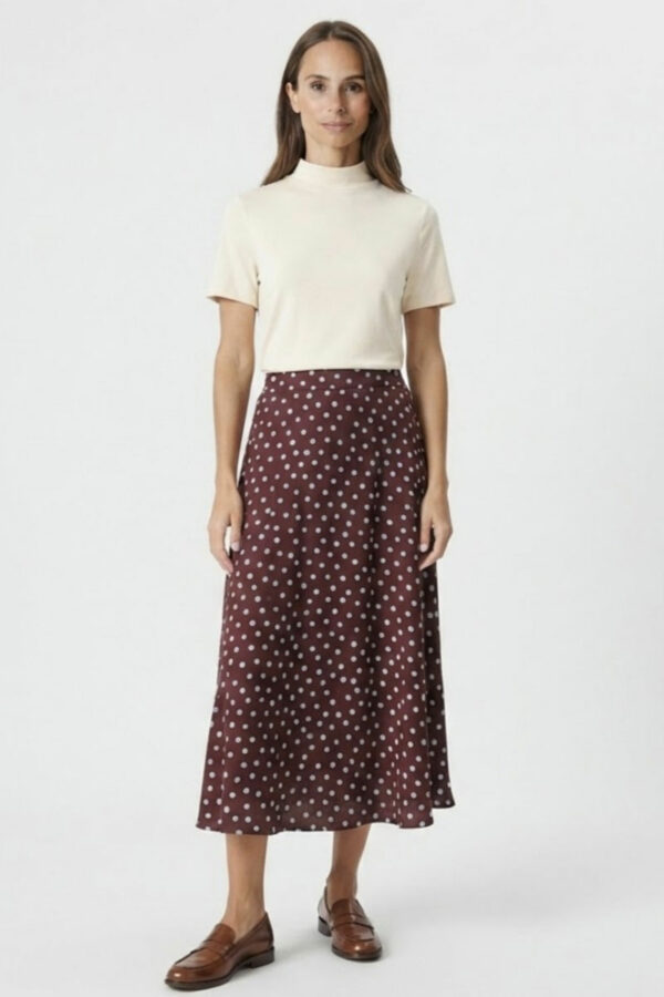 Ropa 44 Camiseta-tono-crudo-falda-lunares