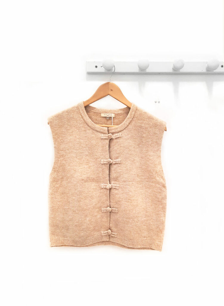 Chaleco-de-punto-beige-Svein