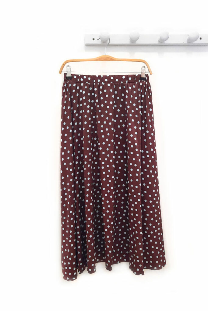 Falda-de-lunares-marron-Carmen