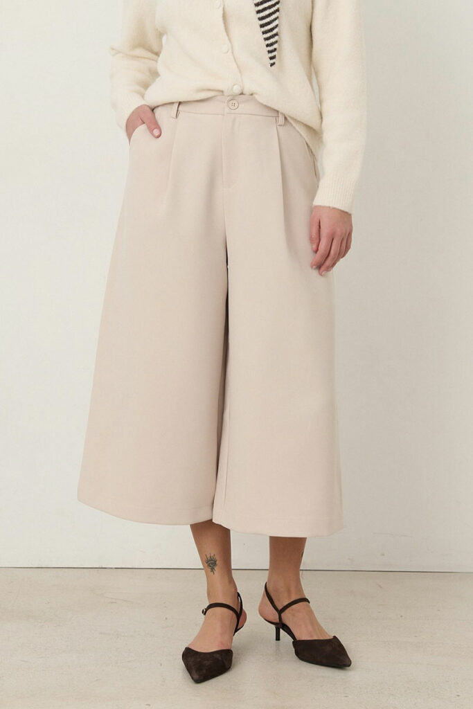 Pantalón pirata tono crudo Mery