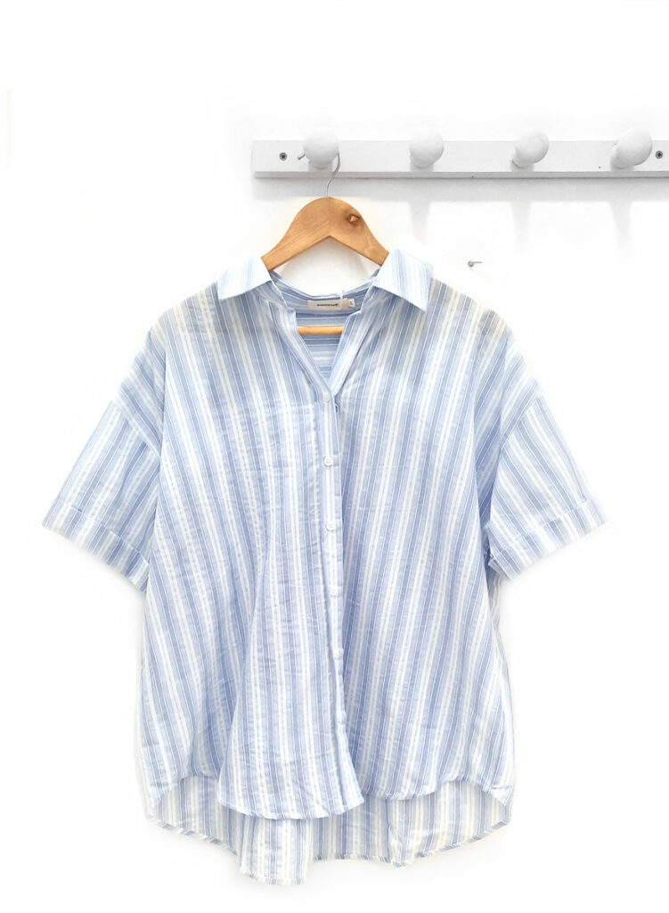 Camisa-de-rayas-azul-Elena