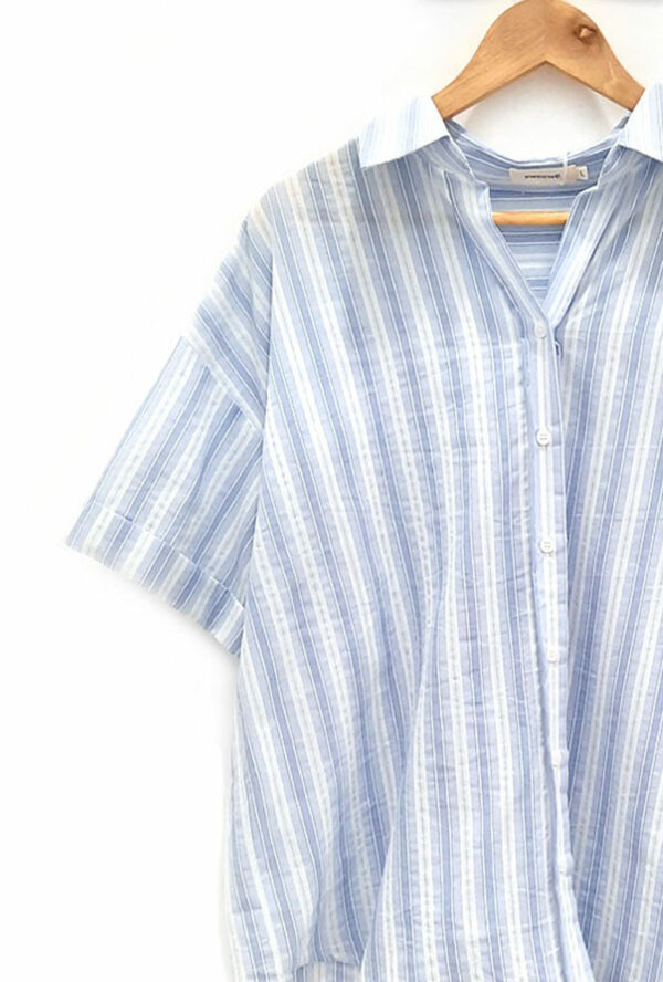 Camisa-de-rayas-azul-Elena-manga-corta