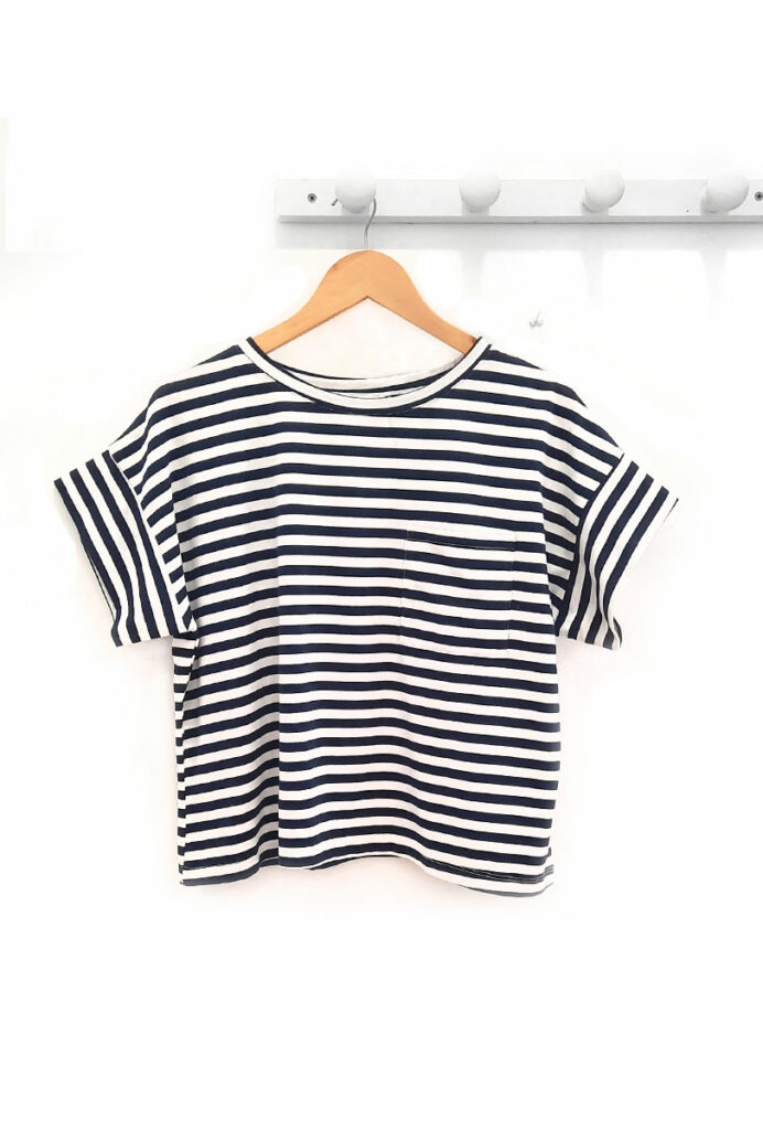 Camiseta-de-rayas-azul-marino-Olivia