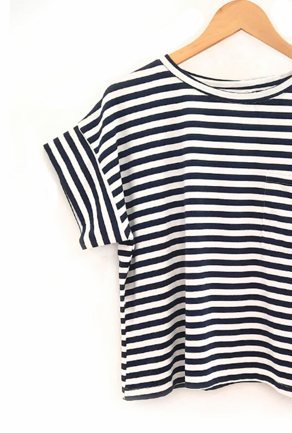 Camiseta-de-rayas-azul-marino-Olivia.de-manga-corta